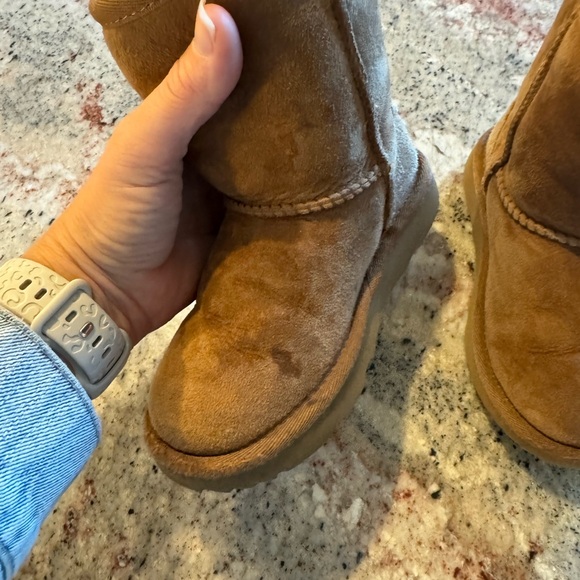 Size 10 Uggs - Picture 6 of 6